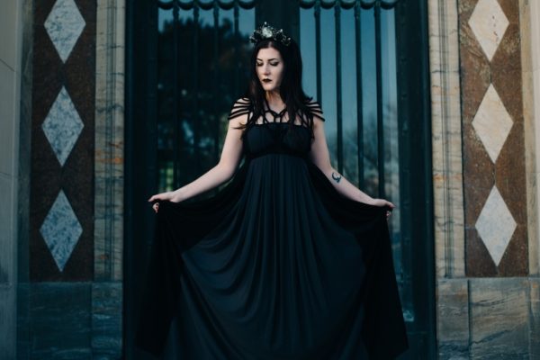 Lindsay Schoolcraft Promo Photo Cradle Of Filth 800px