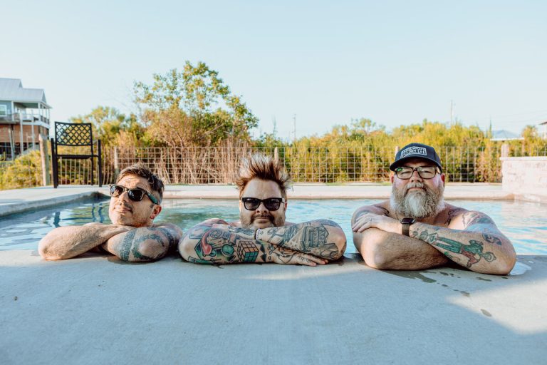 “A Pop Punk Family Affair” – An Interview with Bowling For Soup’s Jaret Reddick and Photographer Amy Russell